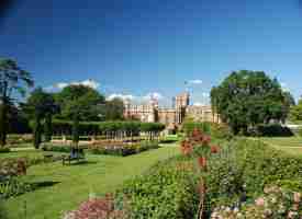 garden-long-view-with-house